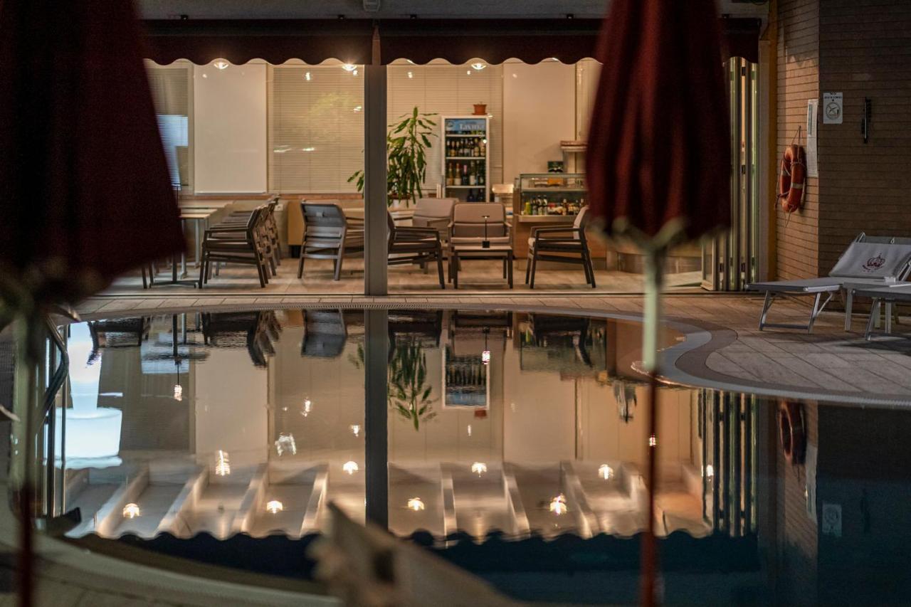 Imperial ***s Hotel